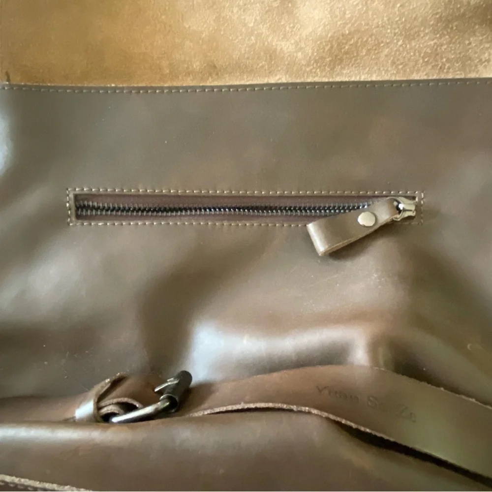 YUAN SE ZE Brown Leather Messenger Bag